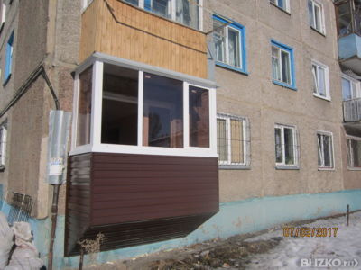 Подвесные балконы на 1 этаже панельного дома от компании дм-.
