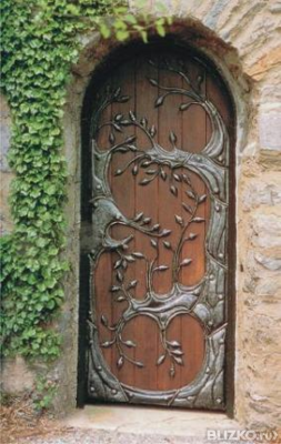 Кованая дверь с декором "дуб" и имитацией дерева, цвет Серо-коричневый (09)