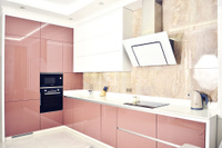 Кухня на заказ угловая цвет белый + розовый