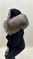 Короткая черная куртка большой меховой опушкой из финского аукционного енота - Косынка стеганая