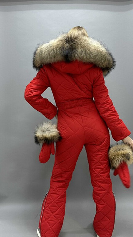 Комбинезон женский для прогулок до-35 градусов в красном цвете с мехом енота - Варежки без меха