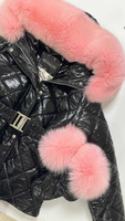 Черный глянцевый костюм с розовым мехом финского аукционного песца