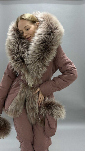 Серо-коричневый зимний костюм для прогулок до - 35 градусов: куртка с меховой отделкой штаны в бархатистой ткани