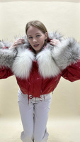 Короткая красная куртка MIA с меховым капюшоном и широкими меховыми манжетами из лисы PLATINA - Косынка стеганая